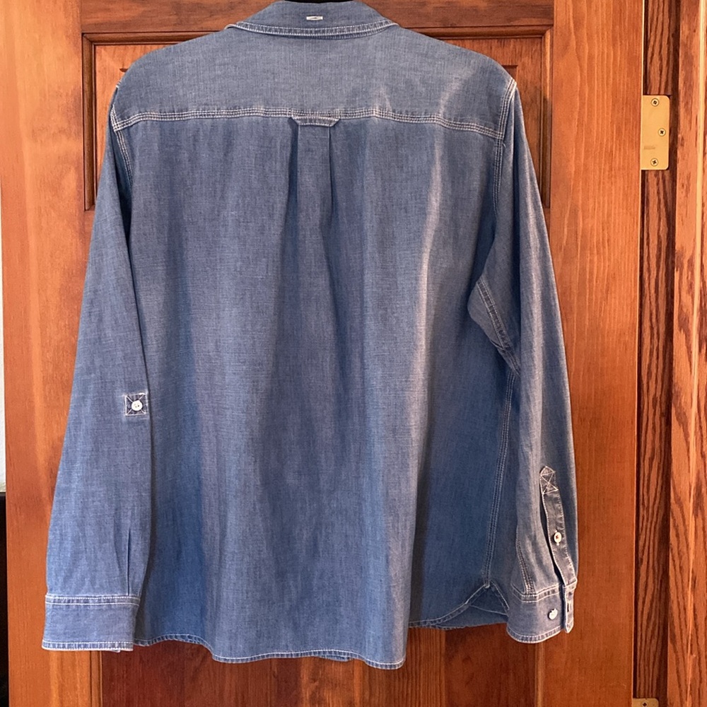 Women’s Gently Worn XXL Duluth Trading Denim Shirt - Picture 2 of 4